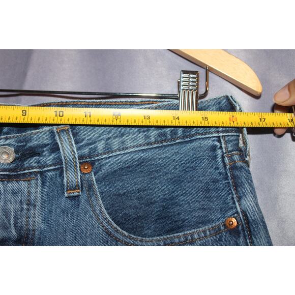 Levi's 501 Shorts Raw Seam Size 32 - Picture 2 of 7